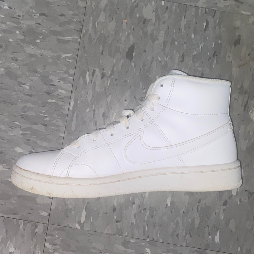 nike women’s court royale 2 mid shoes